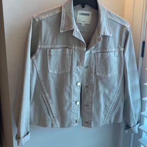 Hardly worn light tan denim jacket! Beautiful!